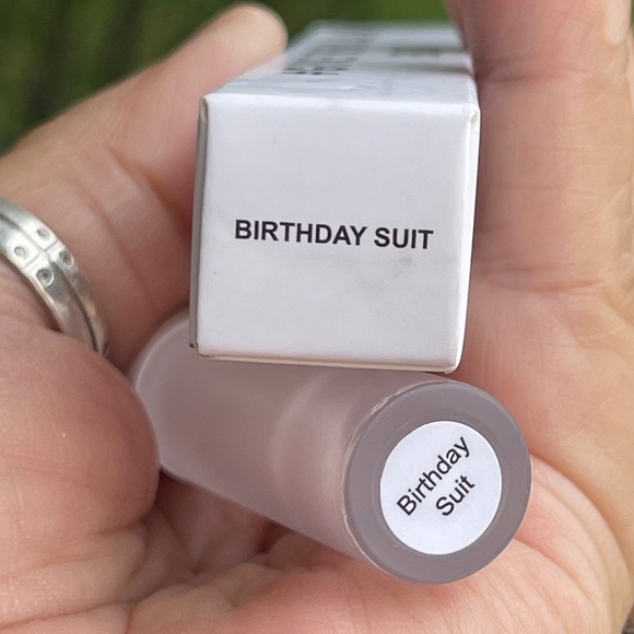 GIVE THEM LALA Beauty Matte & Moisture 2 in 1 Lip Duo Wand In Birthday Suit - Picture 10 of 10